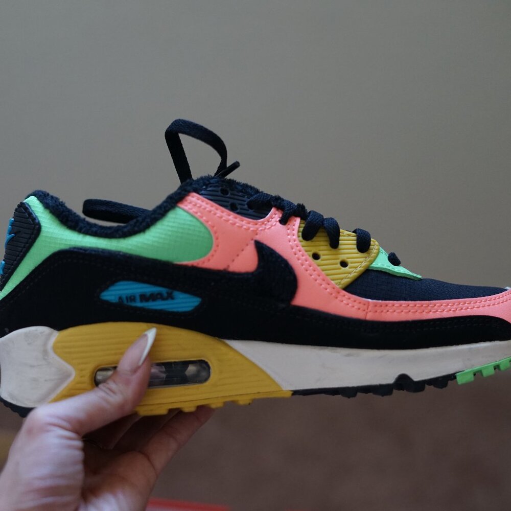 NIKE WOMEN'S AIR MAX 90 ATOMIC PINK SOLAR FLARE